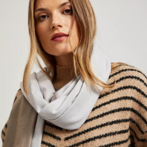 Szalik z frędzlami perłowy