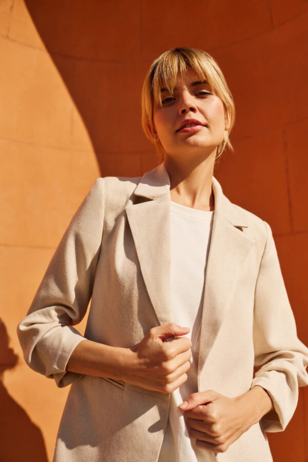 Marynarka z marszczonymi rękawami 3/4 beżowa