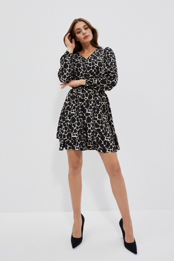 Sukienka mini z rozkloszowanym dołe