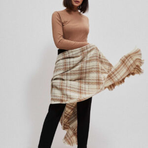 e4c2539ffd35fc63f7bd052696259498660acabd Szeroki szal w kratę