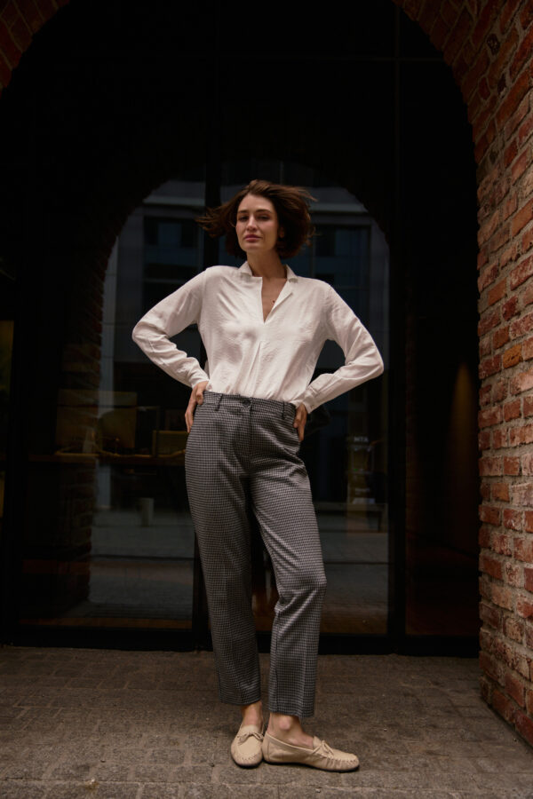 e4e8146e250281c9e2d6896f4fb001dfe4f733f0 Gładka koszula z wiskozy biała