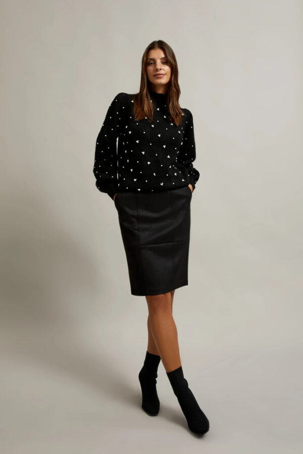 Ołówkowa spódnica o długości przed kolano czarna