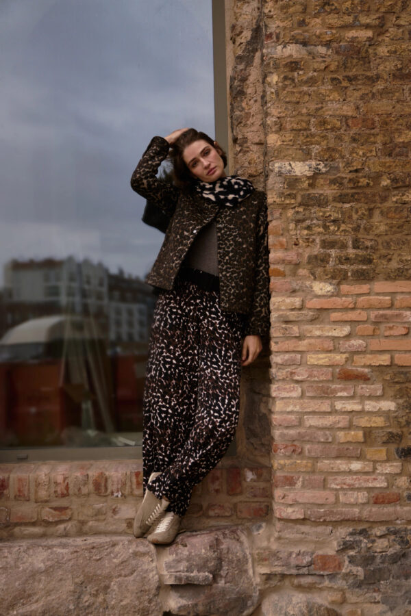 Wiskozowe spodnie z paskiem brązowe