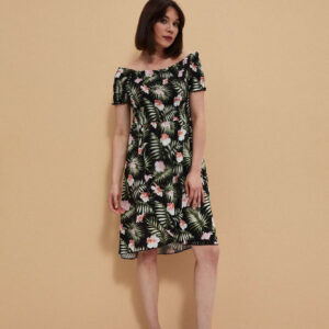 Sukienka z roślinnym motywe