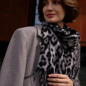 Szal w panterkę szary