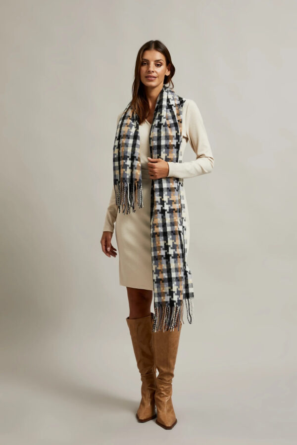 Ciepły szalik w kratę szary