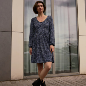 Sukienka w kwiatki granatowa