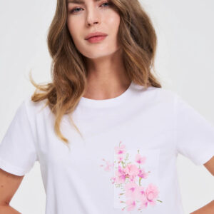 T-shirt z printem na kieszonce biały