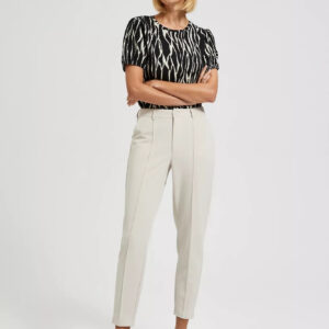 Elegnackie spodnie z nogawkami w kant i kieszeniami beżowe