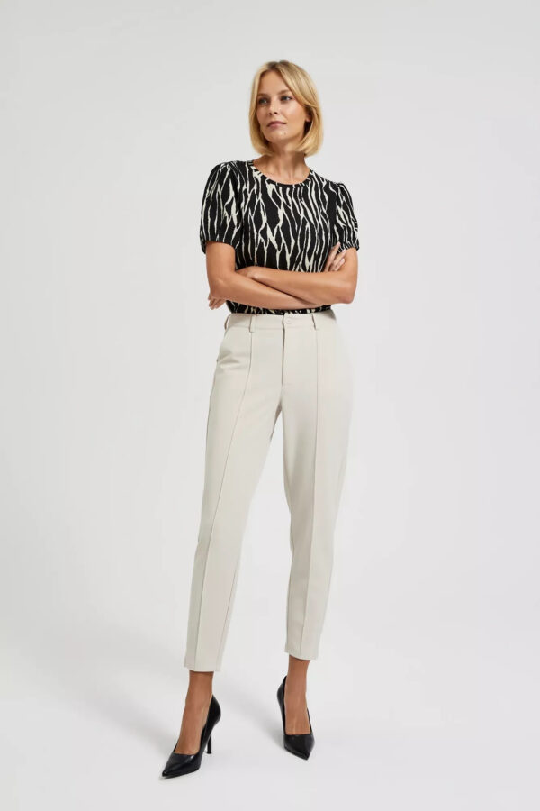 Elegnackie spodnie z nogawkami w kant i kieszeniami beżowe