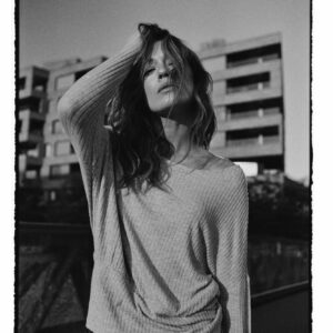 Prążkowana bluzka z długimi rękawami szara