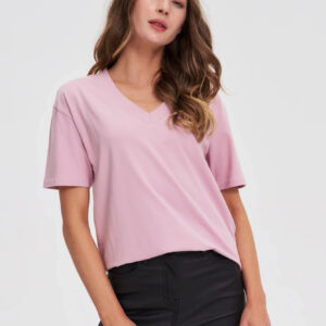 T-shirt z dekoltem w serek różowy