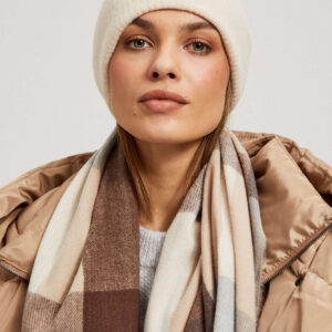 Czapka z pomponem pudrowo-różowa