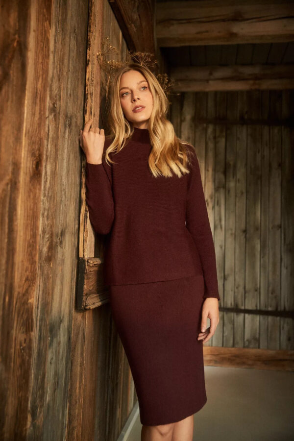 Sweter typu nietoperz z golfe