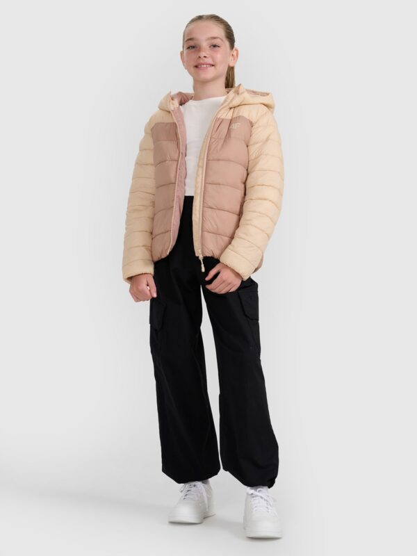 f7cd2cfd6d2f5540401ac5d6bb69c00a7096ec8c 4F Kurtka puchowa z wypełnieniem syntetycznym dziewczęca - beżowa 122 (6-7 lat)
