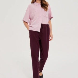 Spodnie w kant z prostymi nogawkami burgundowe