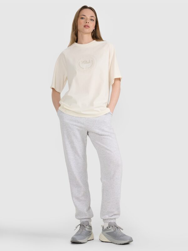 fe98ed3deb705dae80bc97c9e299126a5daee663 4F T-shirt oversize z nadrukiem damski - biały