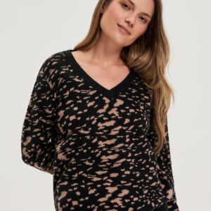 fea867d415af3c971ea81b7fbee084ca097726ae Sweter o prostym fasonie czarny