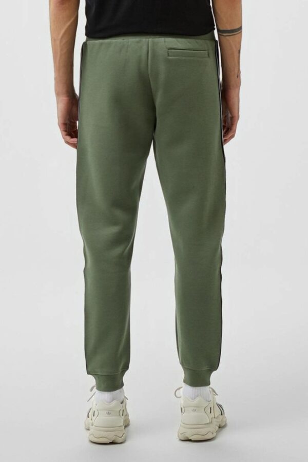GUESS Zielone męskie spodnie dresowe z lampasami Mickey