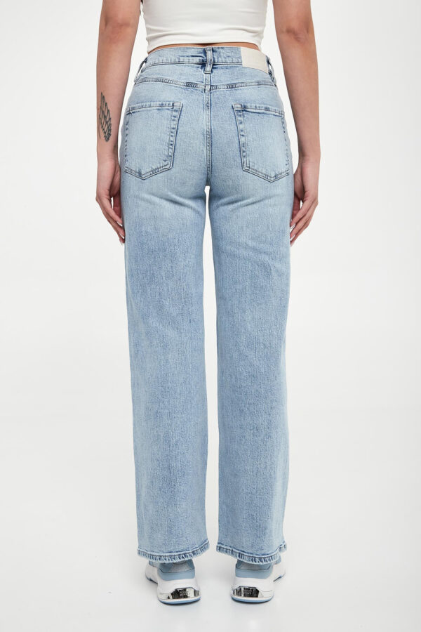 09ef99ebca88a3db192bc35b39e7934619792e47 Jeansy damskie DKNY JEAN