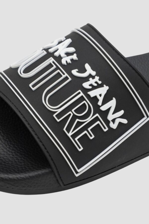 VERSACE JEANS COUTURE Czarne klapki Fondo Slide DIS. SQ3