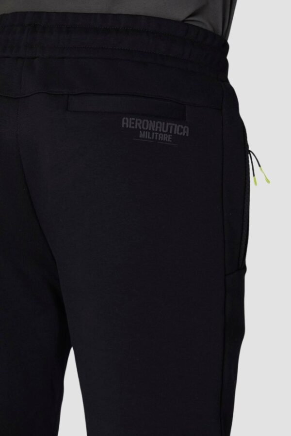 25f4a2012abf6bcac3f4d423e36cd665d6d69d65 AERONAUTICA MILITARE Czarne męskie dresowe spodnie Sporty