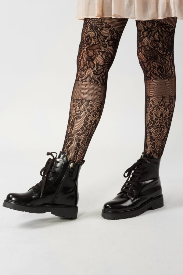 Czarne rajstopy ze wzore