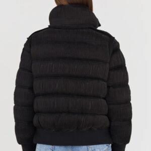 2a0c078c27badfcaa58b88b10d33bed163f86c85 BLAUER Czarna damska plisowana kurtka