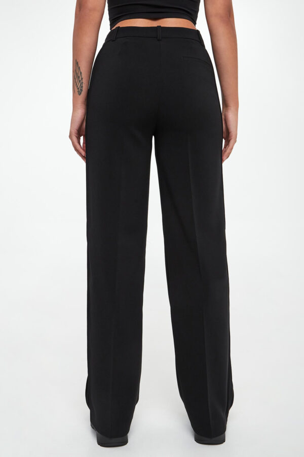 2a571e8bfe57a55807060bf29d8e36aeb77750a2 Spodnie damskie z krepy Rufa PINKO