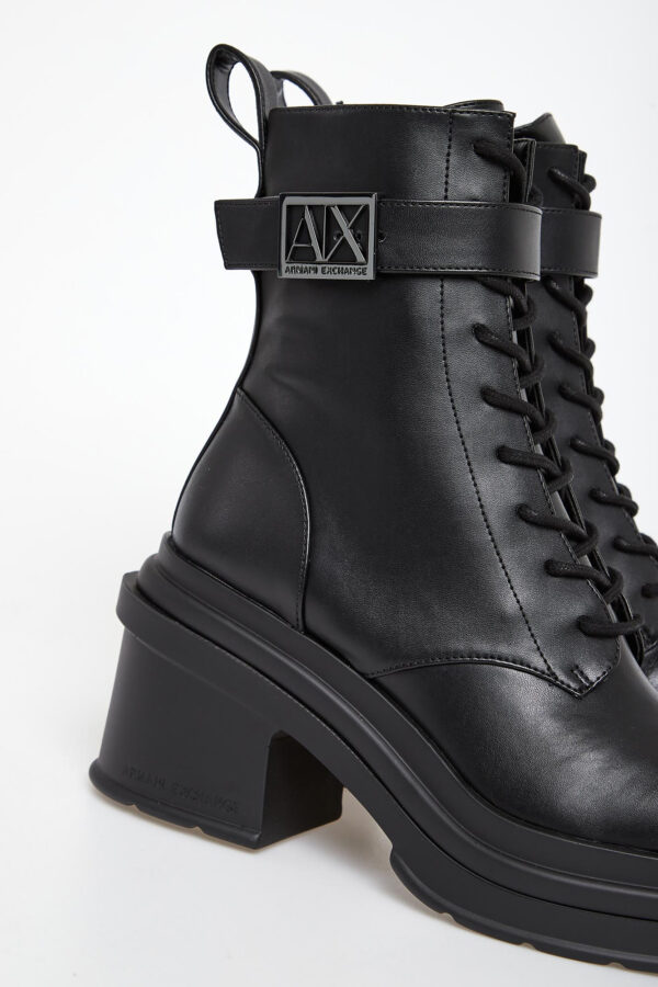 3b035db1f4cc08485b651d028a80de4470353dc8 Trapery damskie na obcasie ARMANI EXCHANGE