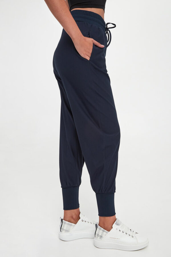 Spodnie dresowe damskie Aderire