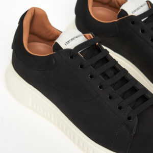42d9da1680dc22b4a72b8a56a02ab9a3dd79a2a1 Sneakersy męskie zamszowe EMPORIO ARMANI