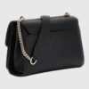 GUESS Czarna kopertówka damska Calista