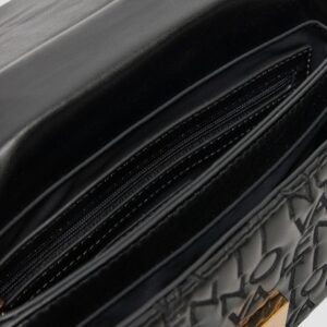 440d799f5d99b3cbb8a5ceb11289326a1d34e10d VALENTINO Czarna logowana damska torebka Dram Flap Bag