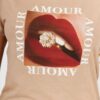 GUESS Beżowy t-shirt damski z nadrukiem amour