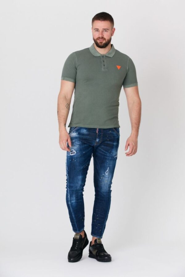 545525fec46437f9780532e121c8417cdf4571ff GUESS Zielona męska koszulka polo z pomarańczowym logo