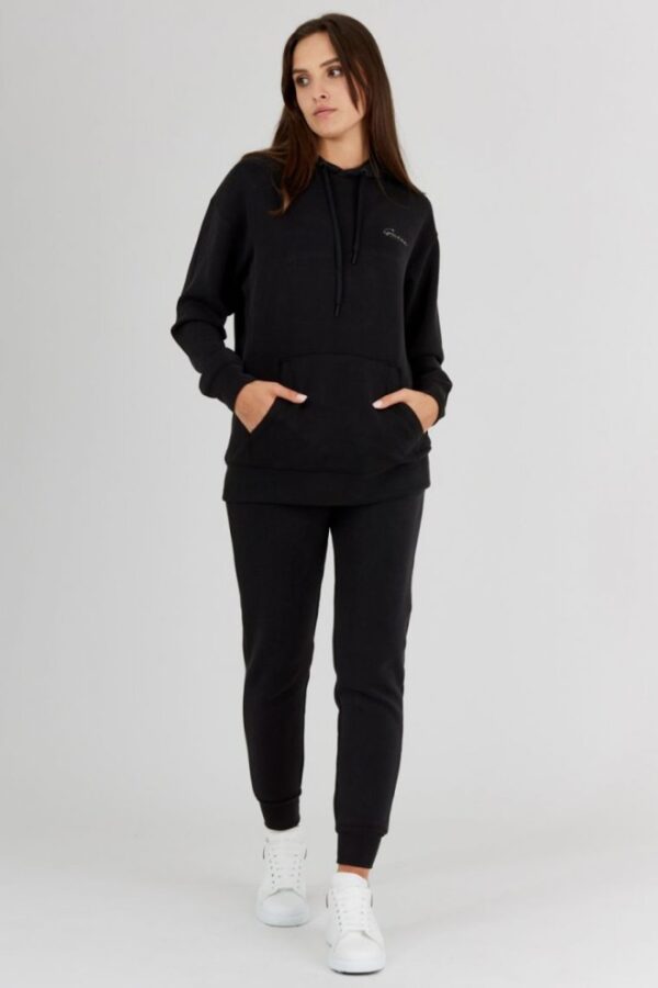 6181462c5ffe05007aa5e2f59f20f287679f37f6 GUESS Czarna bluza damska ze srebrnym logo i kapturem