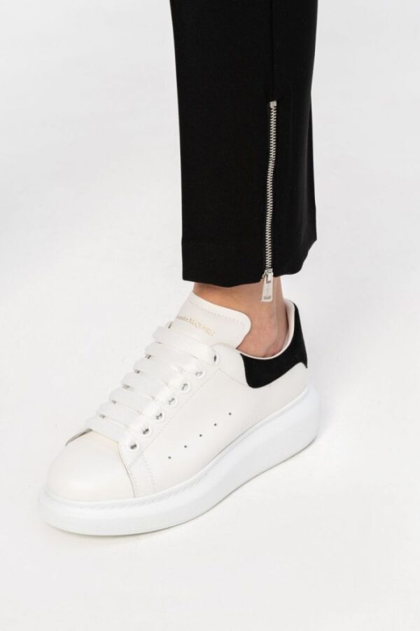 6331df8fb3f94097f8f896f6b7bbb6d174363b01 GUESS Czarne spodnie damskie