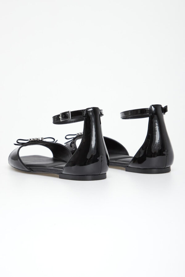 Sandały damskie lakierowane DKNY