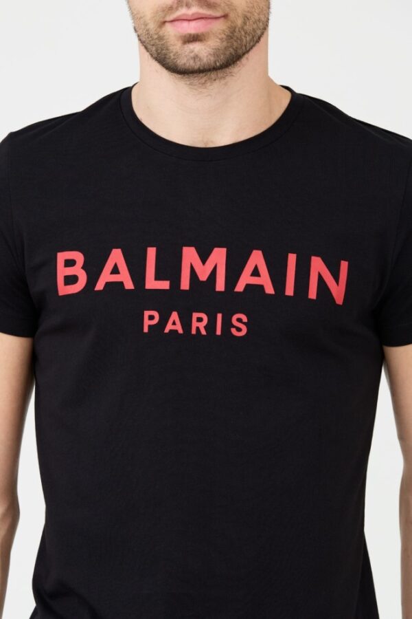 BALMAIN Czarny męski T-shirt z czerwonym logo