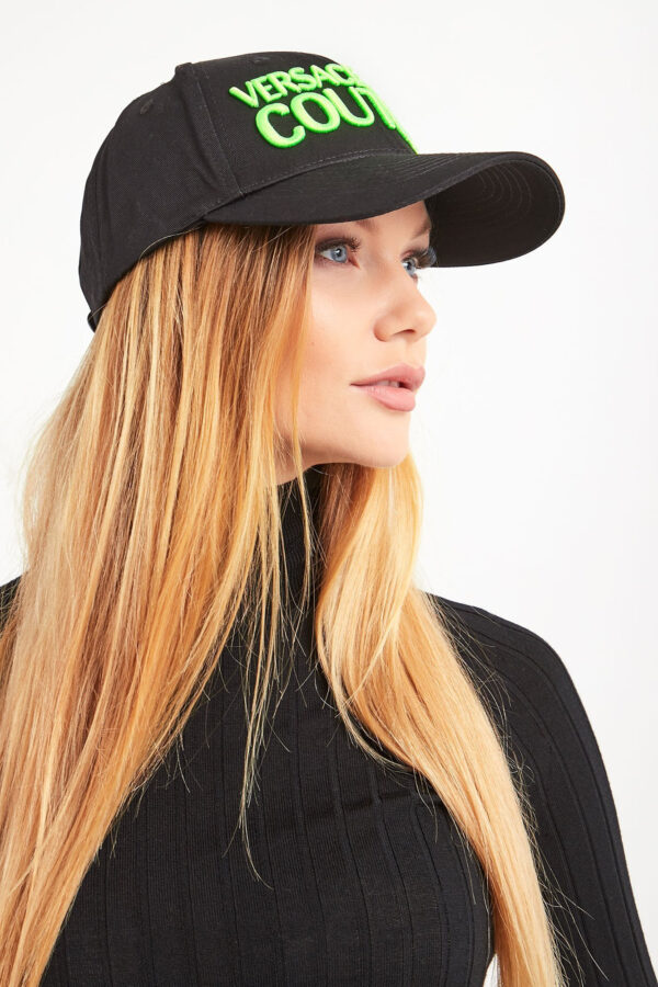 CZAPKA Z DASZKIEM VERSACE JEANS COUTURE