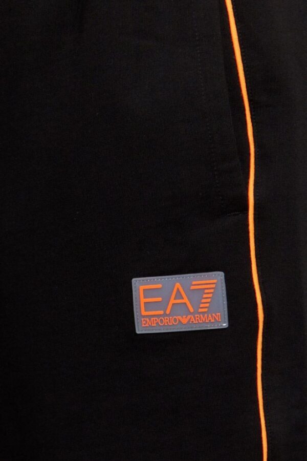 6bd8324db8538a0e1df3075c5526786cd522f2b0 EA7 Czarne męskie szorty bawełniane z pomarańczowymi lampasami