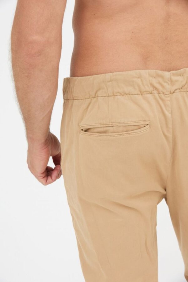 6e33194351cac9c353e38ea9720e4b2dc585c50f 7 FOR ALL MANKIND Beżowe spodnie męskie jogger Chino