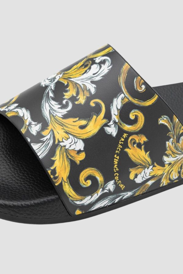 VERSACE JEANS COUTURE Czarne klapki Fondo Slide DIS. SQ4