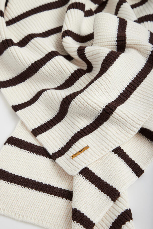 8383433fbfe03a4d4f4185fb7c951f07d51f2e60 Szalik damski z wełną TWINSET U&B