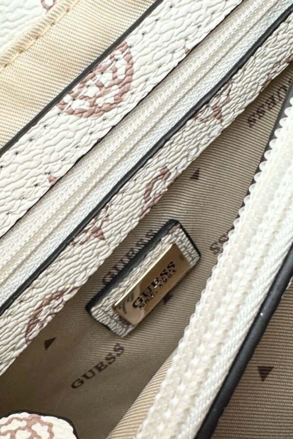 GUESS Beżowa kopertówka damska Daryna