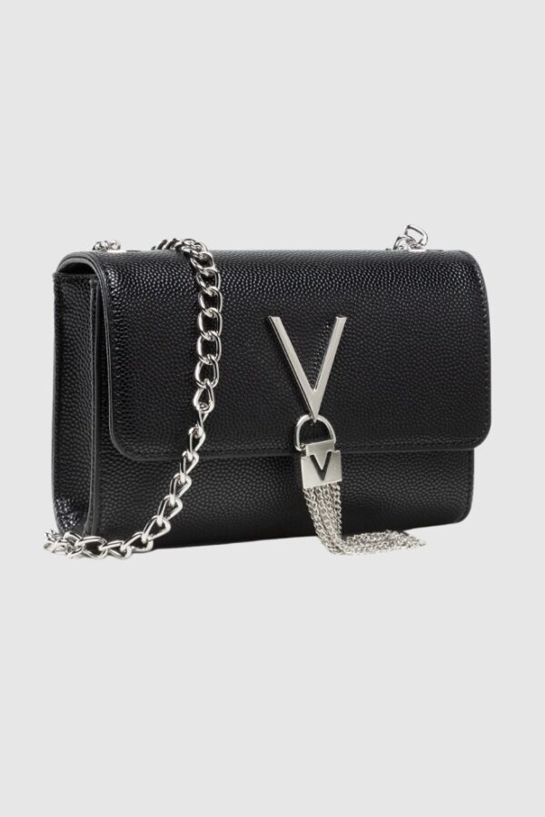 870839f22b6a90ed9ec6d4104c28aa6ad683bf7f VALENTINO Czarna kopertówka Divina ze srebnymi okuciami