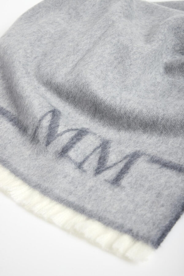 891455a17d8140735c758955dfa29aa15416dce3 Szal damski z wełny dziewiczej Diadema