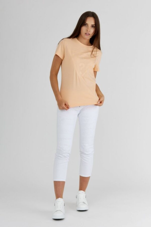GUESS Brzoskwiniowy t-shirt damski bawełniany z trójkątnym logo