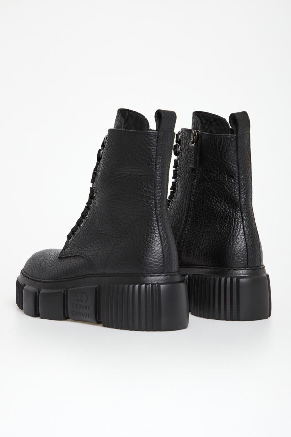 Trapery damskie skórzane CESARE CASADEI